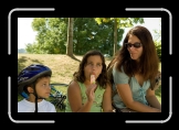 ealy_VancouverStanleyPark_JackieJulietKylePopsicle0 * 900 x 602 * (147KB)