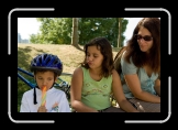 ealy_VancouverStanleyPark_JackieJulietKylePopsicle1 * 900 x 602 * (141KB)